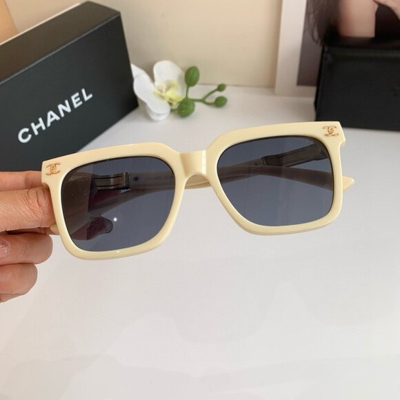 High-Fashion Chanel Square Eyewear - Picture 4 of 7